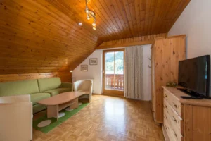 Haus Birke - Ferienwohnungen am Weissensee mit hauseigenem Badestrand